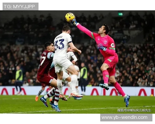 维纳尔杜姆轻松突破防线巧妙破门助球队逆转局势